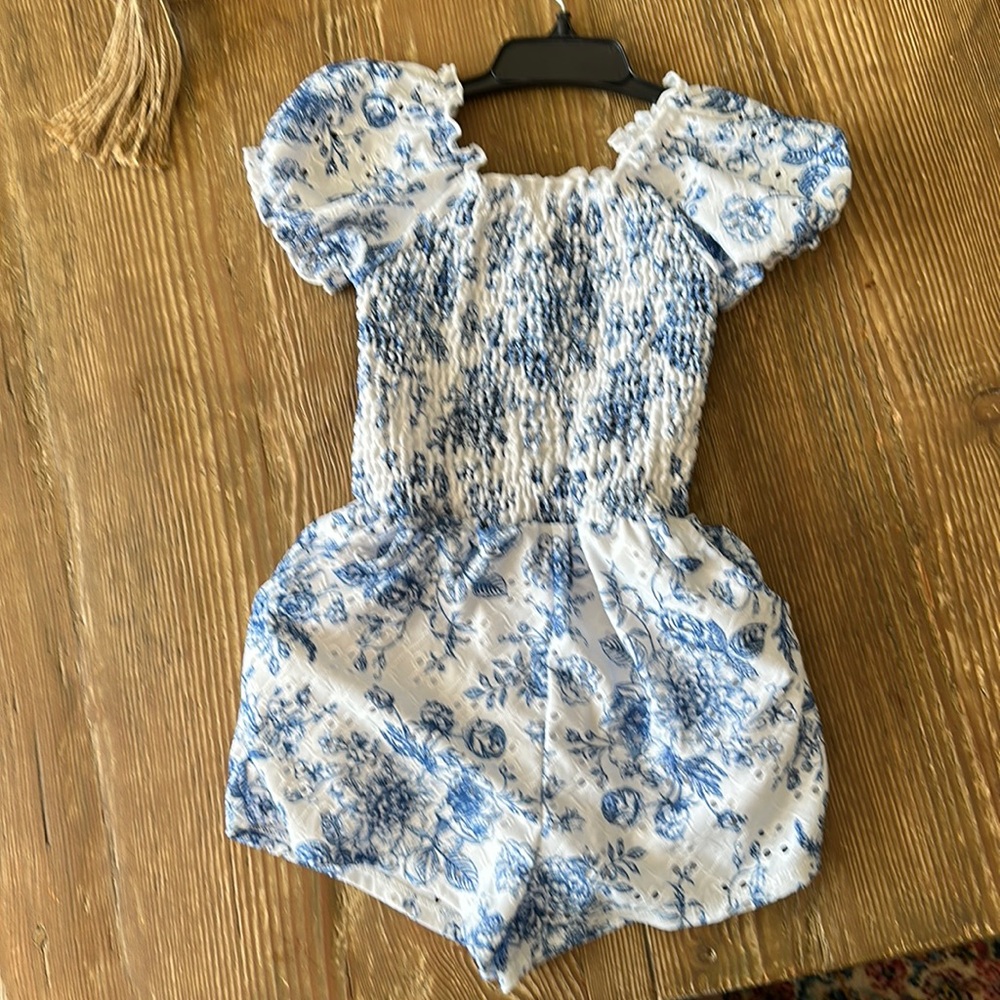 Blue and White eyelet Floral Design jumpsuit / puffy short sleeves Dress 6 nwot